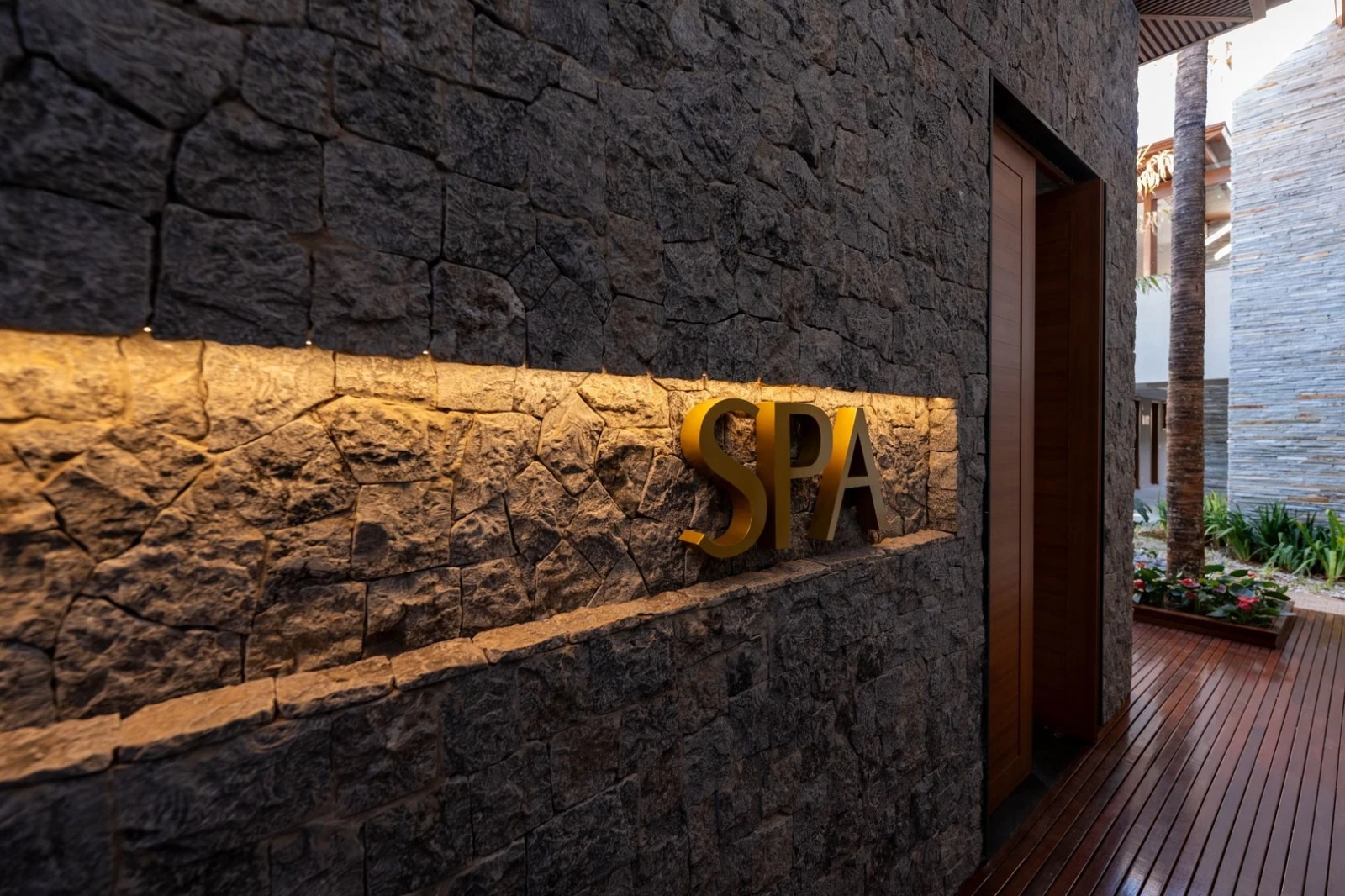 Foto PYRENEUS RESIDENCE